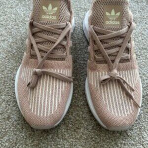 NEW, NEVER WORN: Women's Adidas "Swift Run" sports shoe, all-purpose sneaker